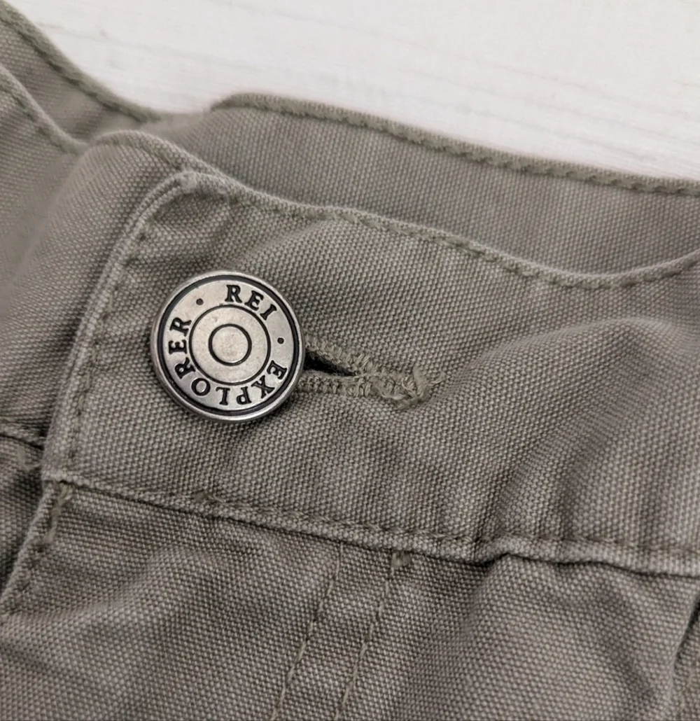 REI Cargo Mans  Cargo Pockets Hiking Outdoor Khaki Short  Size 36